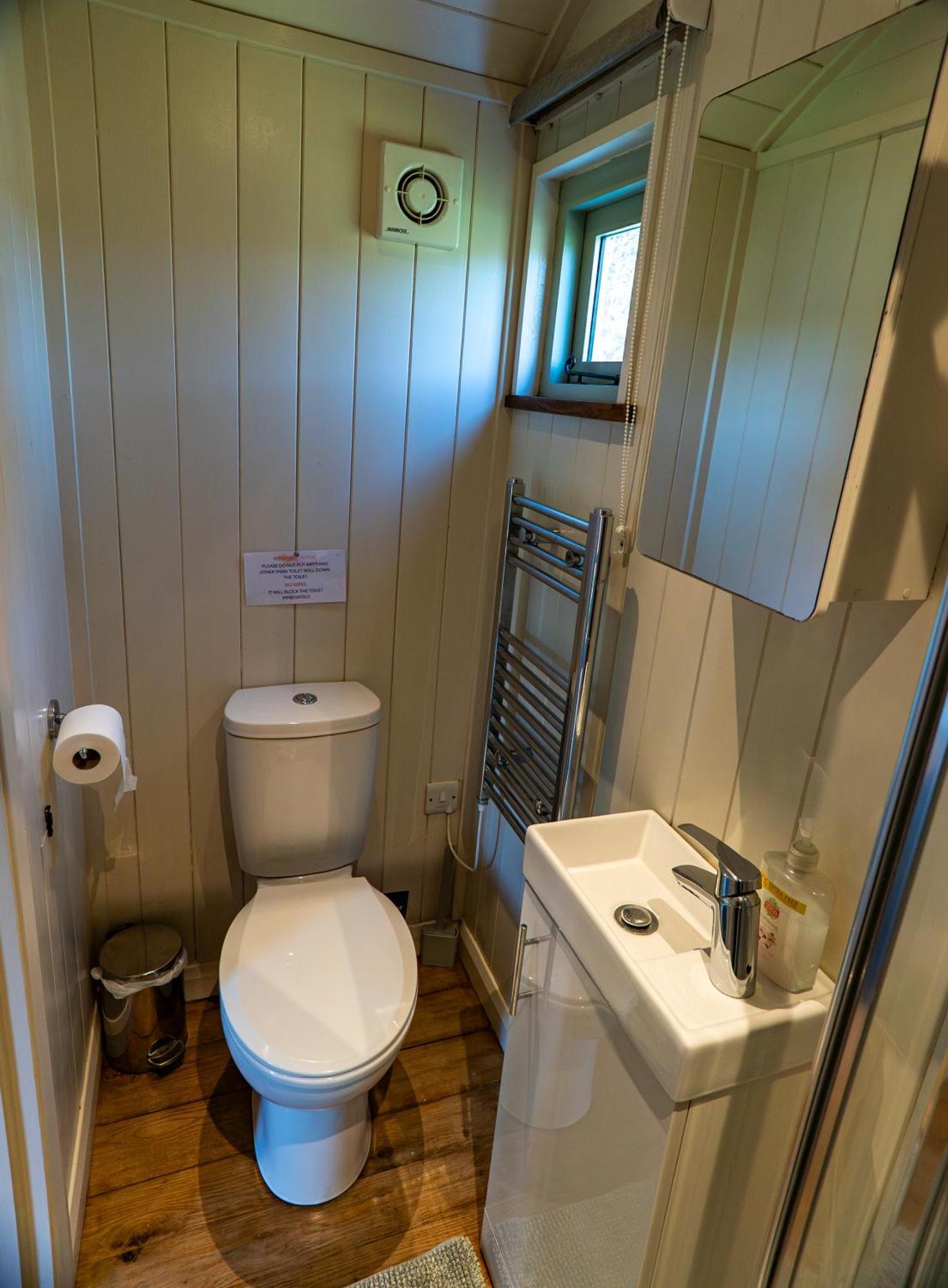 Lavender Retreat With Private Hot Tub Guest House Upper Hulme Eksteriør bilde